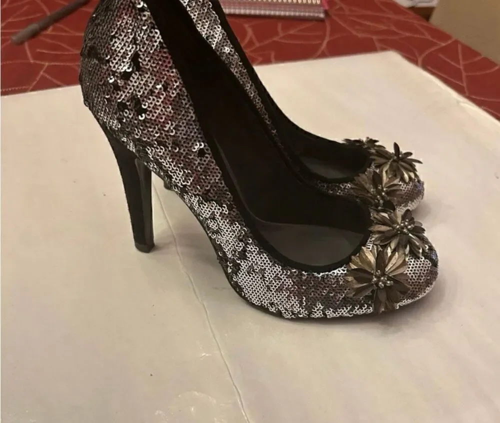 Tory Burch Sequin Embellished Pump Heels Silver Gold Metallic Evening Glam 7.5